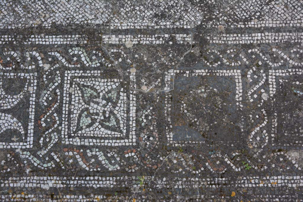 VI 15 5 Pompeii. March 2019. Tablinum 7, coloured mosaic threshold in tablinum, detail starting from the south (left) side.
Foto Annette Haug, ERC Grant 681269 D�COR.
