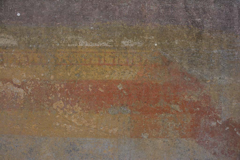 VI 15 5 Pompeii. March 2019. Oecus/triclinium 8, detail from lower centre of south wall.
Foto Annette Haug, ERC Grant 681269 D�COR.

