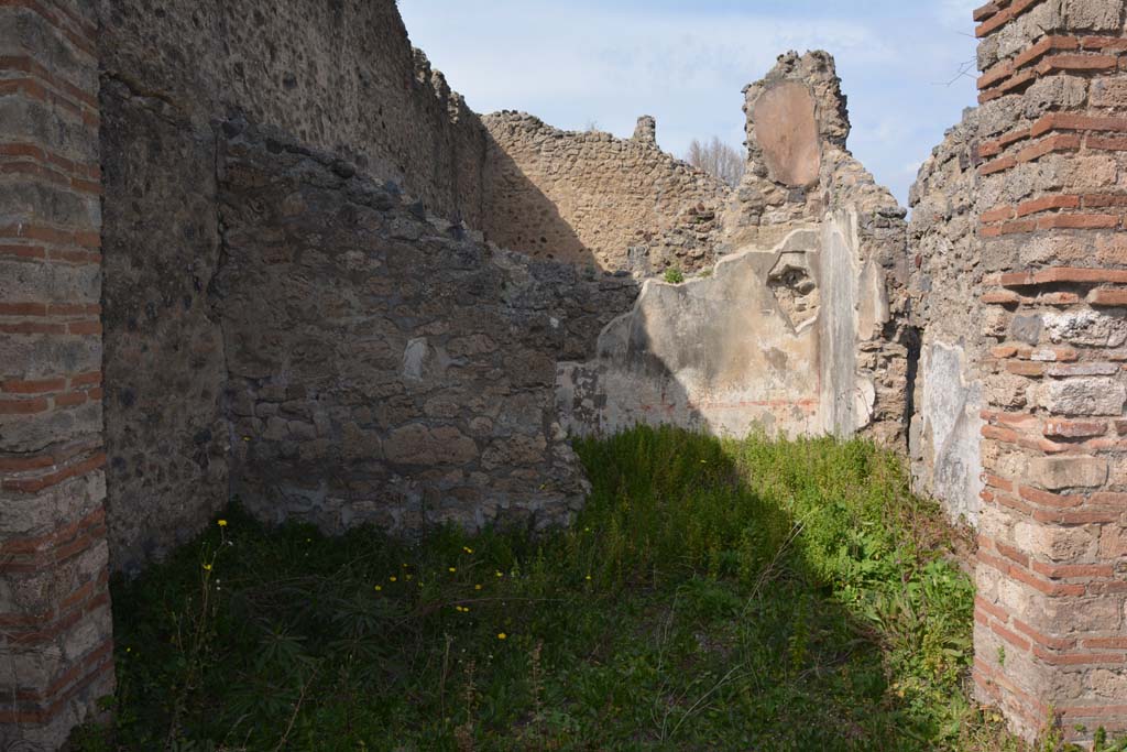 VI 15 5 Pompeii. March 2019. 
Room 22, looking through room 23, towards north-east corner of room 22, with doorway to corridor in east wall.
Foto Annette Haug, ERC Grant 681269 D�COR.
