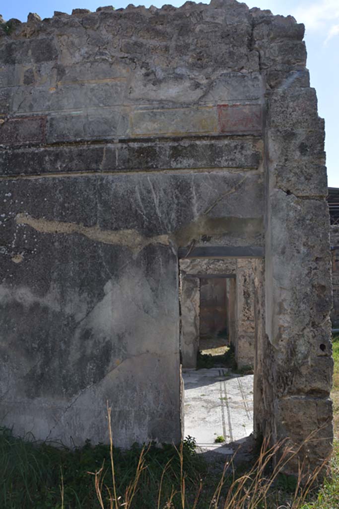 VI 15 5 Pompeii. March 2019. 
Oecus 24, south wall at west end, with doorways through tablinum 7 and into oecus/triclinium 8. 
Foto Annette Haug, ERC Grant 681269 D�COR.
