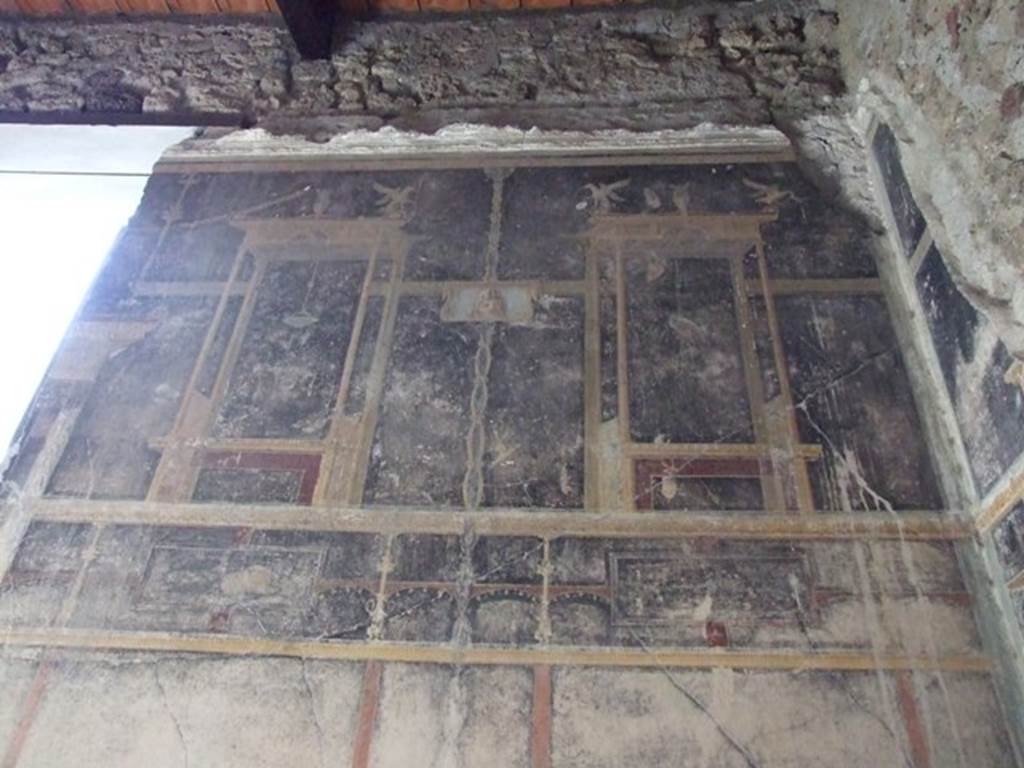 VI.15.6 Pompeii. March 2009. Room 15, upper north wall of triclinium on east side of window.