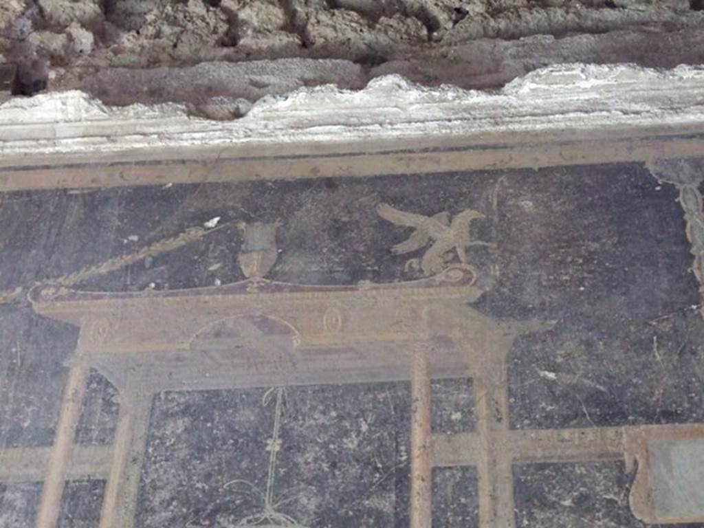 VI.15.6 Pompeii. March 2009. Room 15, detail of architectural wall painting with vase and griffin, from north wall of triclinium.