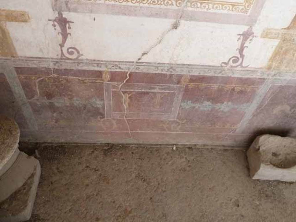 VI.15.8 Pompeii. May 2010. Lower part of west wall of the summer triclinium.