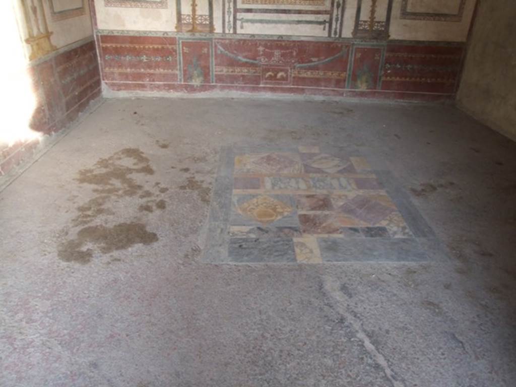 VI.15.8 Pompeii. December 2007. Decorative marble inlaid floor panel of oecus. According to NdS, the floor was signinum and had a beautiful rectangle of coloured marble in the middle.
See Notizie degli Scavi, March 1898, (p.126)