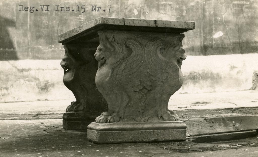 VI.15.8 but shown as VI.15.7 on photo. Pre-1937-39. Looking north from south side of table support.
Photo courtesy of American Academy in Rome, Photographic Archive. Warsher collection no. 1513.

