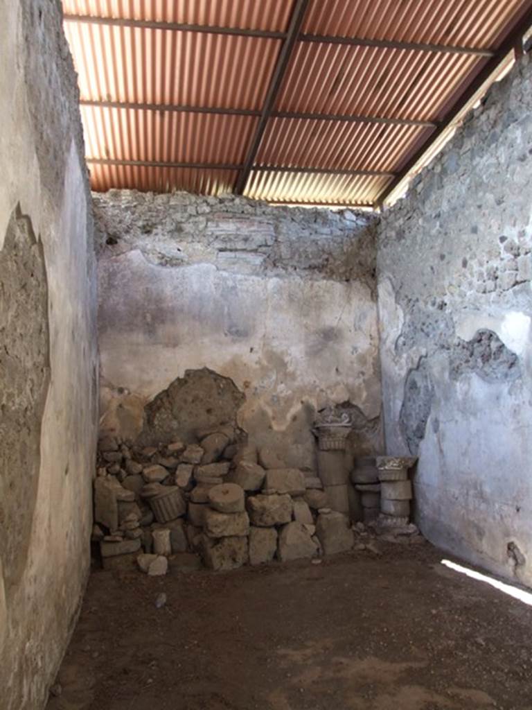 VI.15.9 Pompeii.  March 2009.  Triclinium.  Looking west.