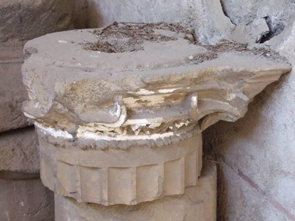 VI.15.9 Pompeii.  March 2009.  Triclinium.  Capital.