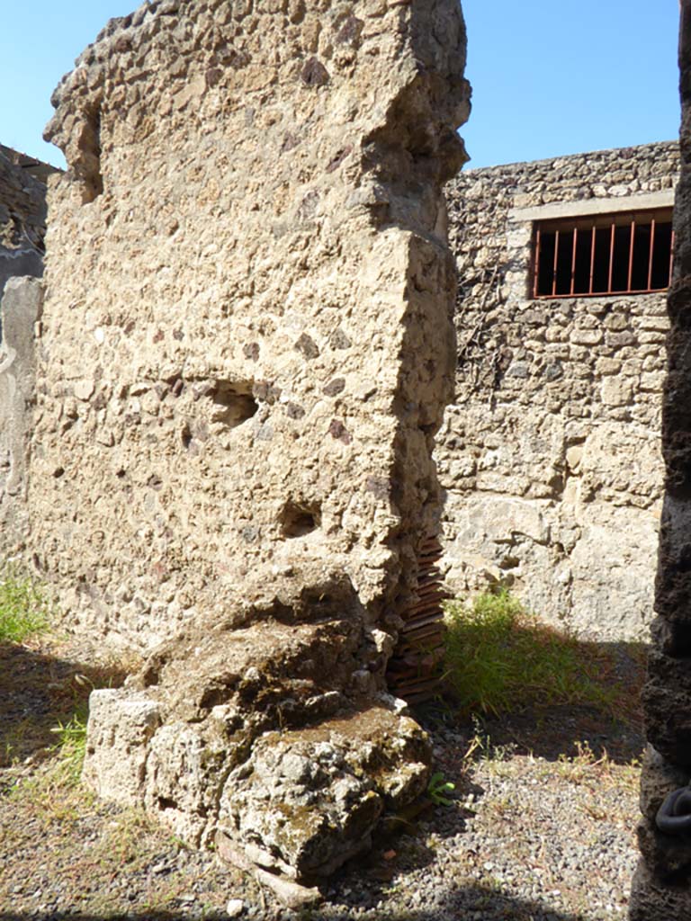 VI.16.7 Pompeii. September 2015. Looking towards stairs to upper floor against north wall of courtyard S.
Foto Annette Haug, ERC Grant 681269 D�COR.

