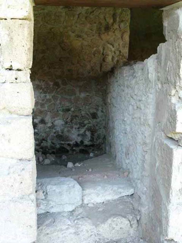 VI.16.7 Pompeii. May 2010. Looking through doorway to room K. 