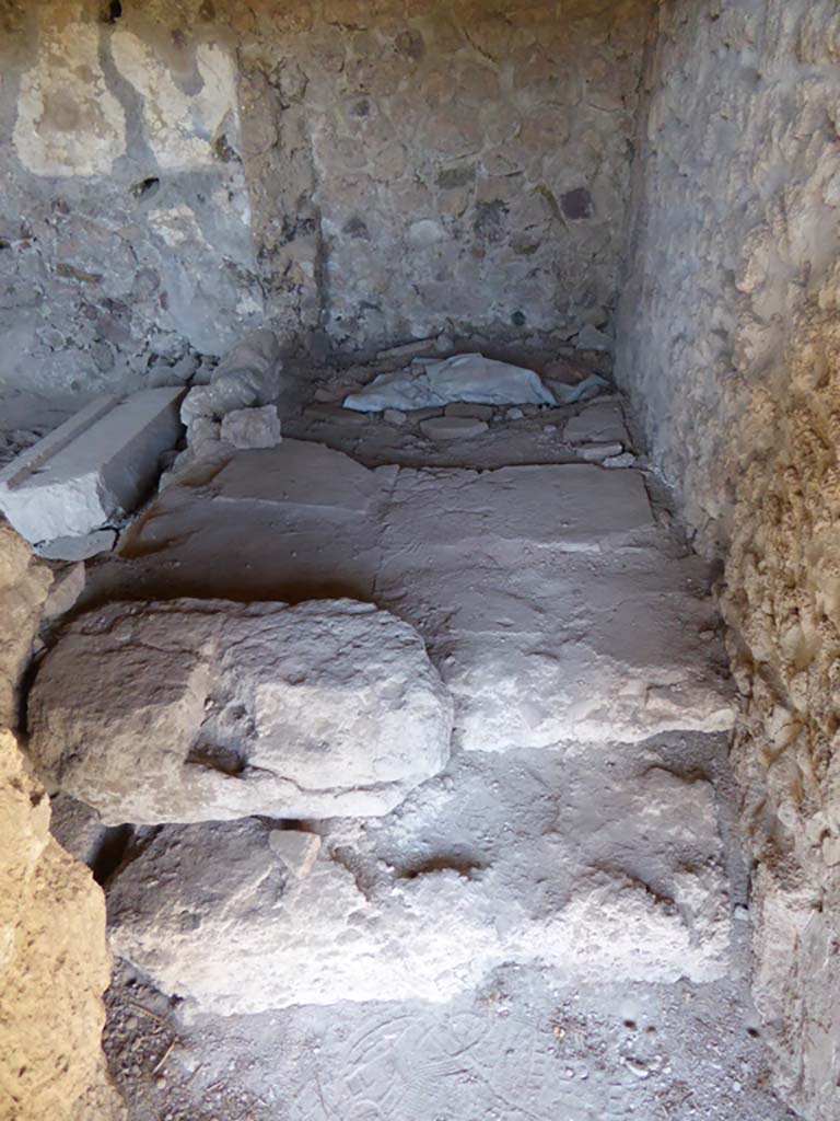 VI.16.7 Pompeii. September 2015. Room K, looking north from doorway.
Foto Annette Haug, ERC Grant 681269 D�COR.

