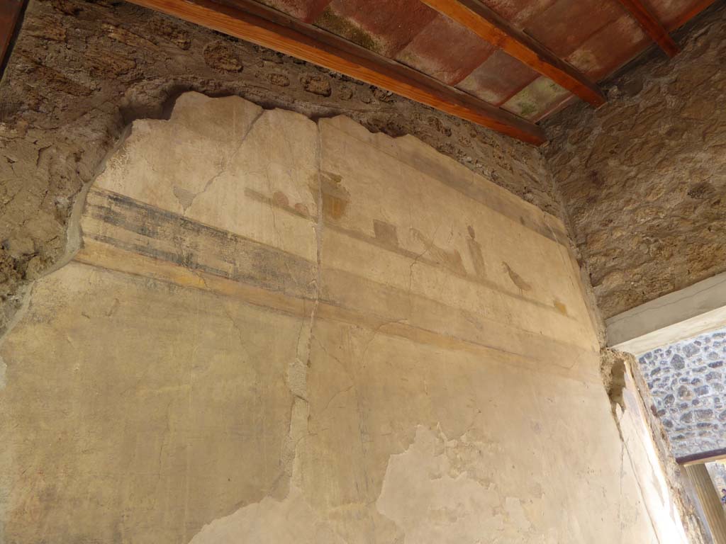 VI.16.7 Pompeii. September 2015. Entrance �A�, looking west along upper south wall with painting of still life.
Foto Annette Haug, ERC Grant 681269 D�COR.
