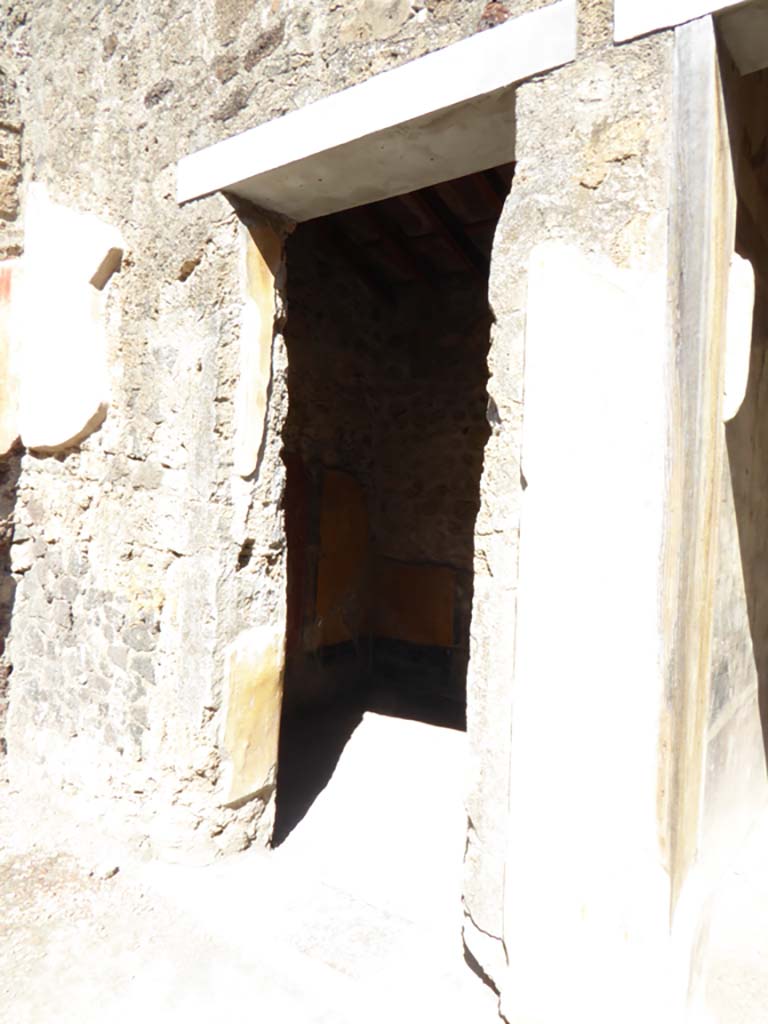 VI.16.7 Pompeii. September 2015. 
Looking towards doorway to room C, on north side of entrance corridor.
Foto Annette Haug, ERC Grant 681269 D�COR.

