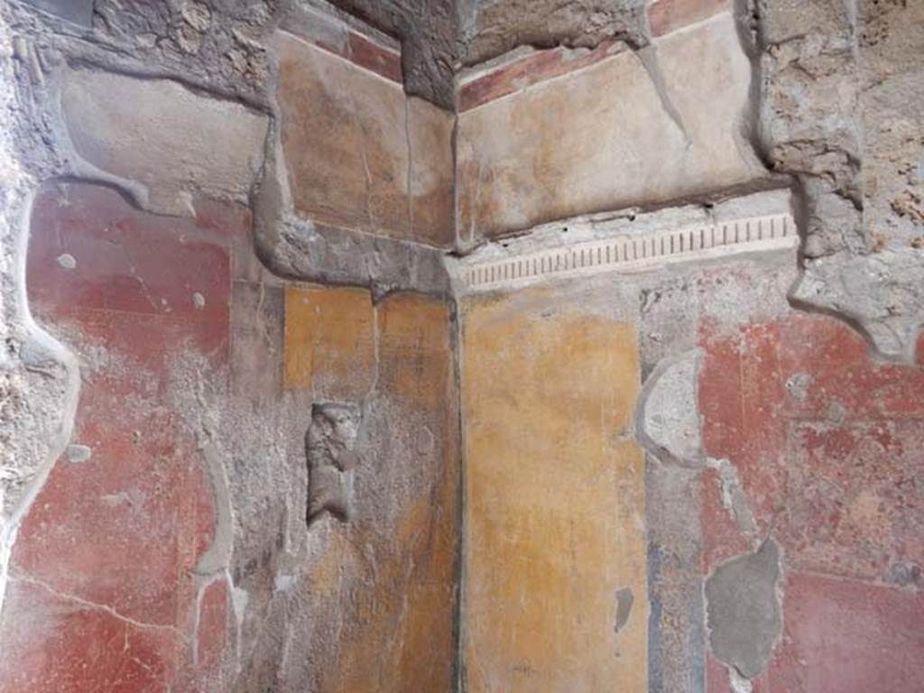 VI.16.7 Pompeii. May 2016. Room C, north-west corner. Photo courtesy of Buzz Ferebee.

