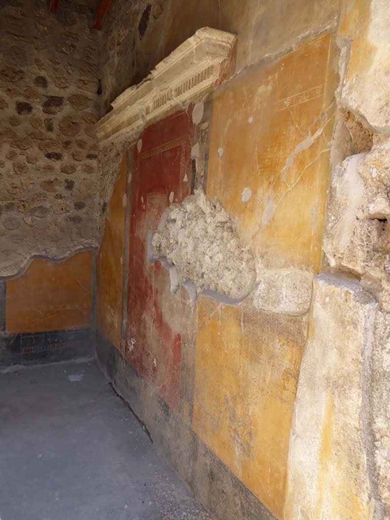 VI.16.7 Pompeii. September 2015. Room C, looking east along south wall from doorway.
Foto Annette Haug, ERC Grant 681269 D�COR.

