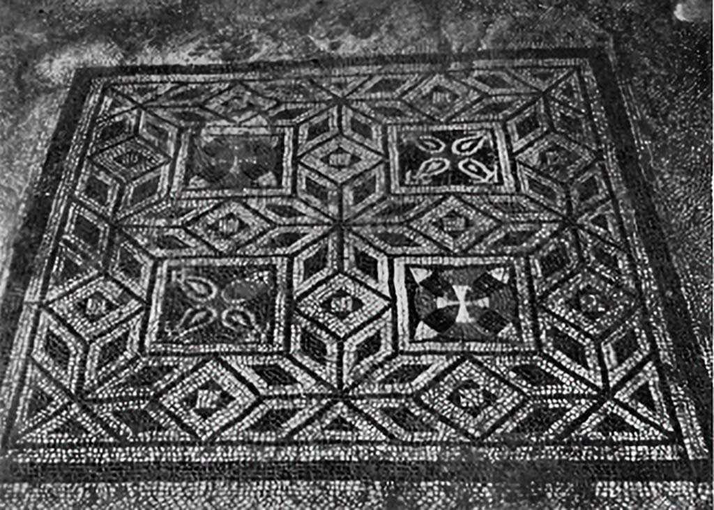 VI.16.7 Pompeii. c.1930. Room E, centre panel of mosaic floor in tablinum.
See Blake, M., (1930). The pavements of the Roman Buildings of the Republic and Early Empire. Rome, MAAR, 8, (p. 105, 115 & Pl. 36, tav.2).