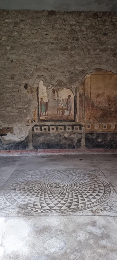 VI.16.7 Pompeii. January 2023.
Room G, looking across flooring towards central painting on east wall.
Photo courtesy of Miriam Colomer.