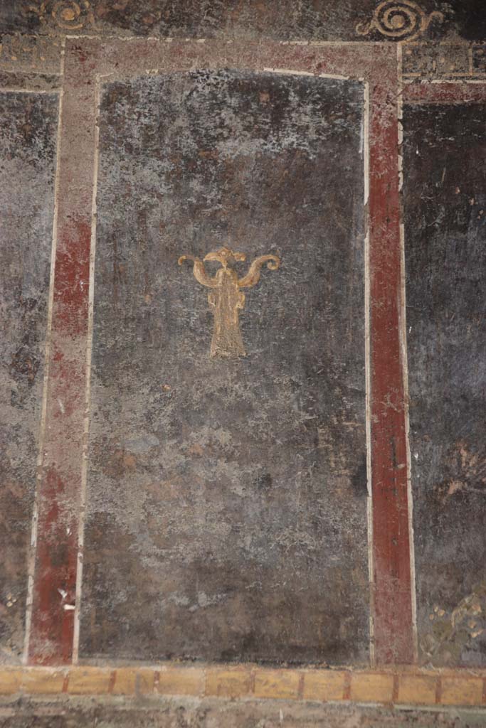 VI.16.7 Pompeii. September 2021. 
Peristyle F, detail from east wall of east portico at the southern end left of the lararium.
Photo courtesy of Klaus Heese.
