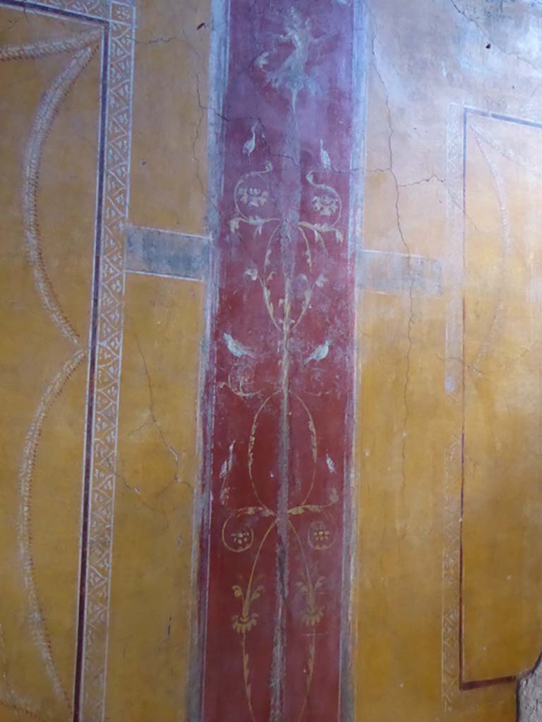VI.16.7 Pompeii. September 2015. Room N, detail of painted candelabra from east wall.
Foto Annette Haug, ERC Grant 681269 D�COR.
