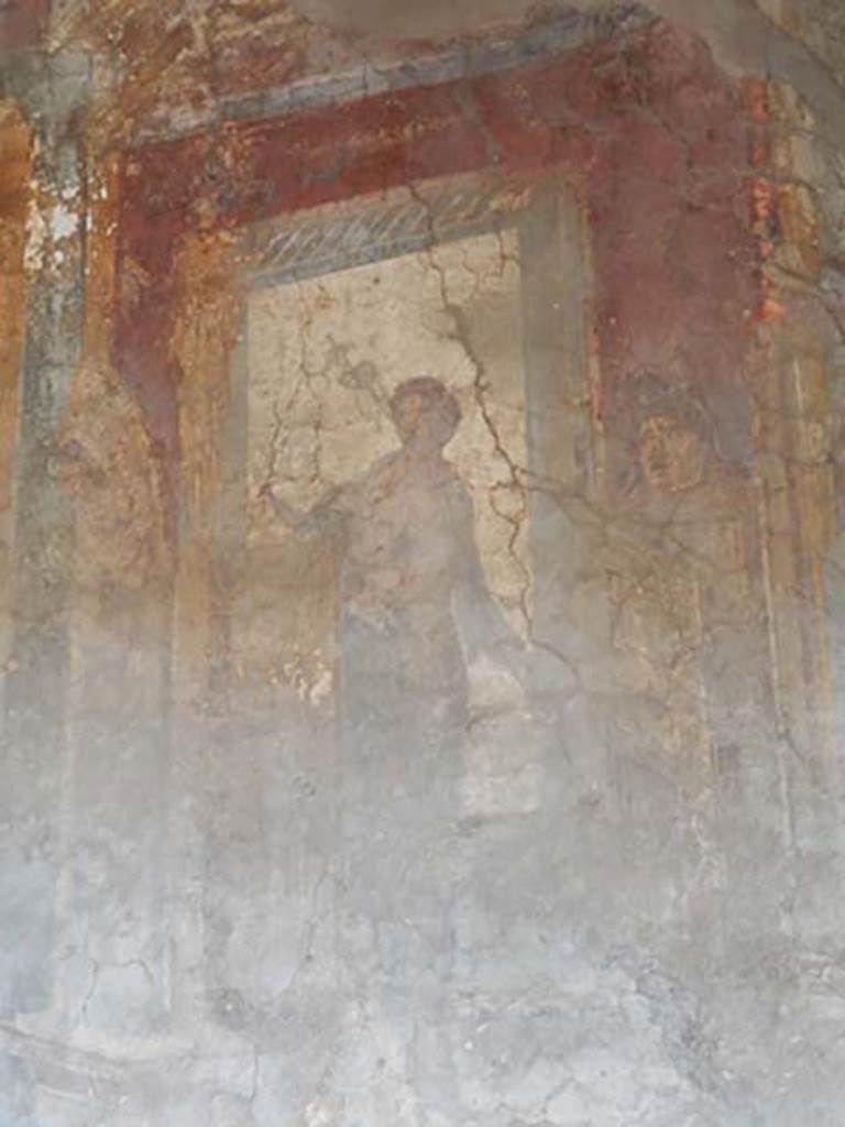 VI.16.15 Pompeii. May 2015. North end of upper west wall of atrium B above room E.
Detail of wall painting of woman with patera, making an offering to the statue of Nike. Photo courtesy of Buzz Ferebee.