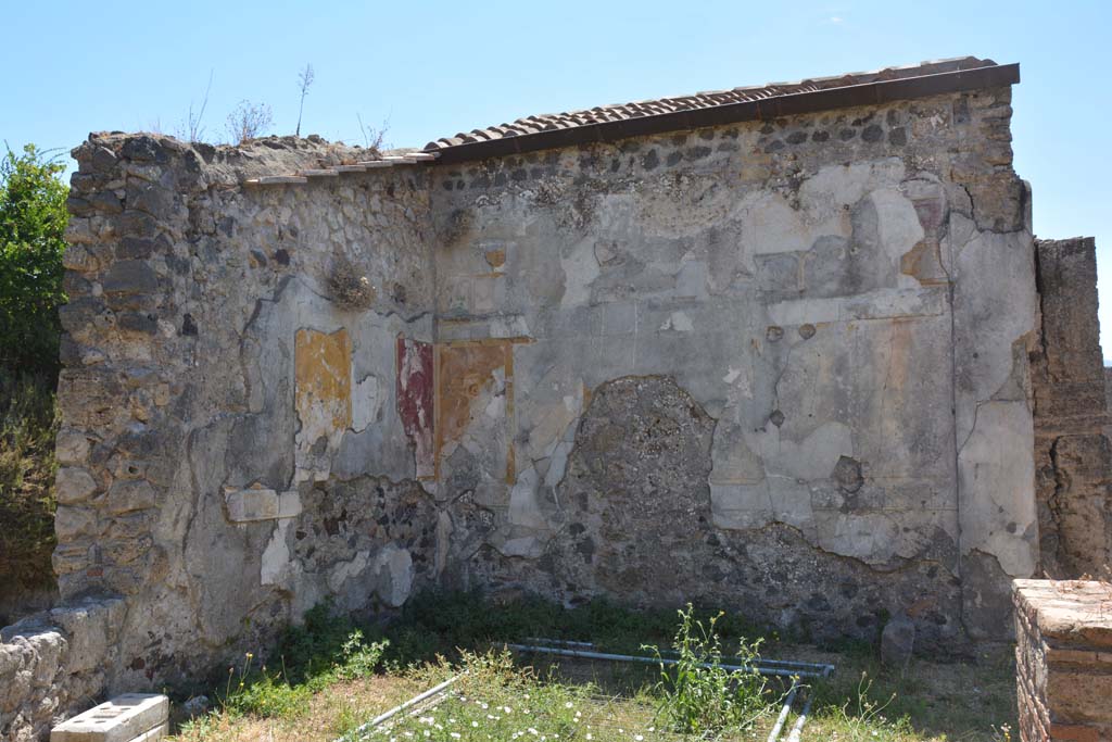 VI.16.19 Pompeii. July 2017. Room J, looking south in south-east corner. 
Foto Annette Haug, ERC Grant 681269 D�COR.
