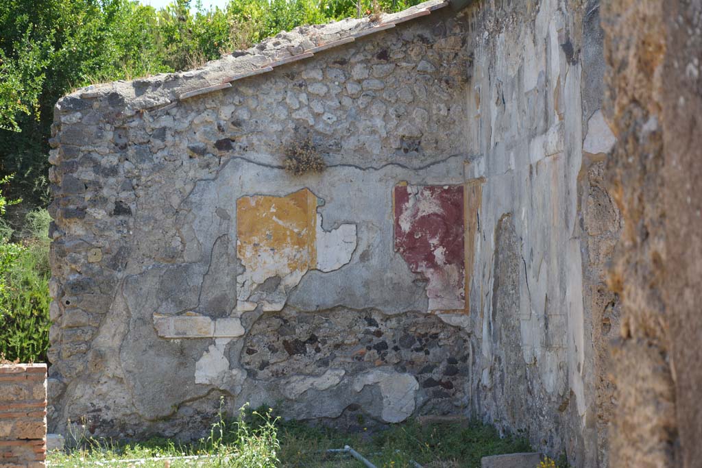 VI.16.19 Pompeii. July 2017. Room J, looking towards east wall.
Foto Annette Haug, ERC Grant 681269 D�COR.
