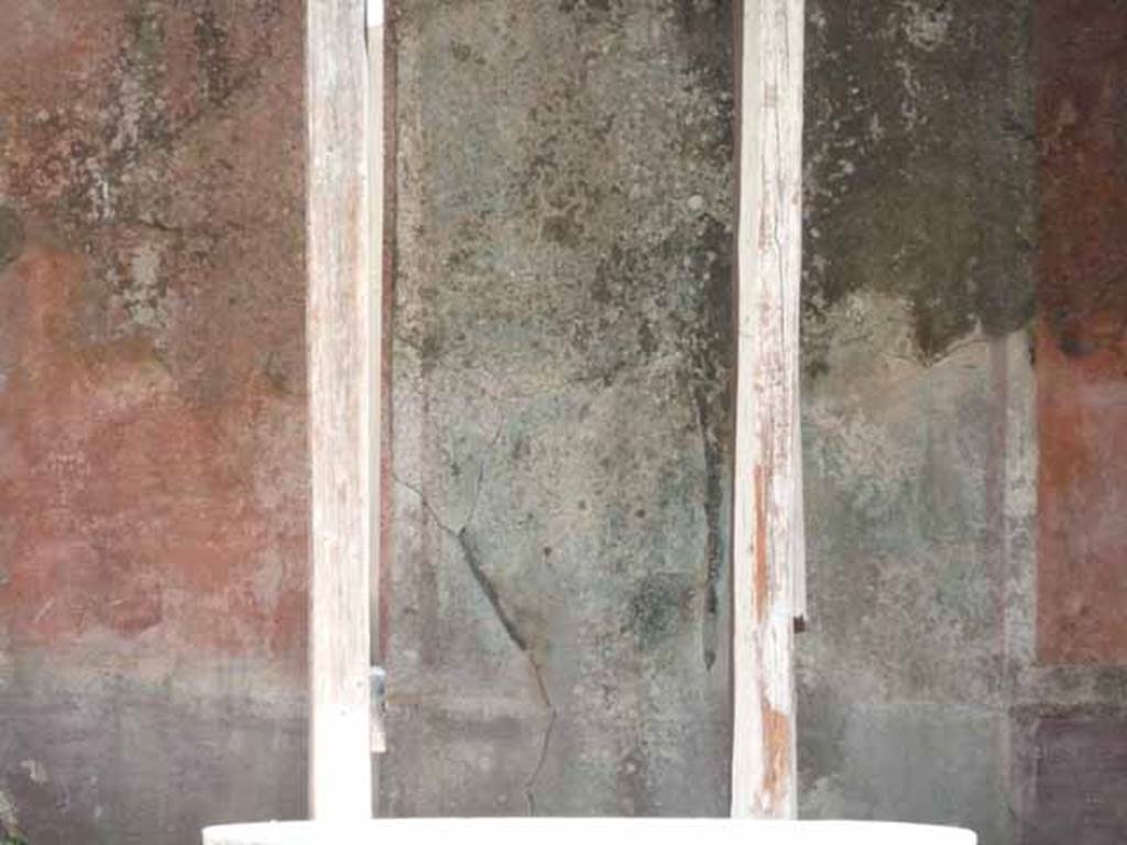 VI.16.28 Pompeii. May 2010. Room F, east wall of tablinum. According to NdS, the picture in the centre of the east wall was very faded, and there was not much to distinguish the subject. On the left, under a tree, there seemed to be a naked figure. Straight ahead was a young male nude playing the double flute. Far away to the right, under a type of pyramid steps, was a standing human figure, painted in red (?Priapus). See Notizie degli Scavi di Antichit�, 1908, (p.273). According to PPP, this wall had a central wall painting of Marsyas and the nymphs. See Bragantini, de Vos, Badoni, 1983. Pitture e Pavimenti di Pompei, Parte 2. Rome: ICCD. (p.368).