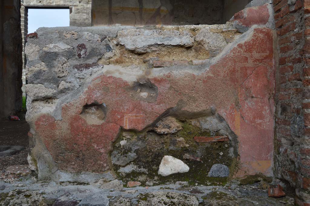 VI.16.33 Pompeii. March 2018. Detail of remaining painted plaster from west facing exterior side of counter.
Foto Taylor Lauritsen, ERC Grant 681269 D�COR.
