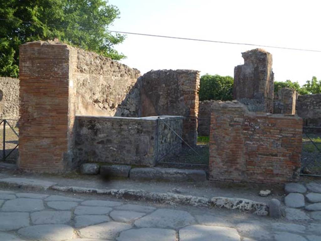 VI.17.2 Pompeii. May 2011. Looking west towards entrance doorway.