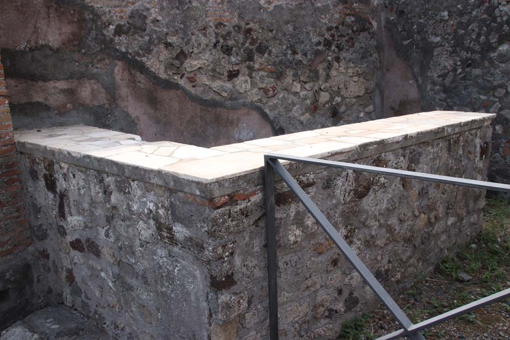 VI.17.2 Pompeii. September 2021. Looking south-west across two-sided counter with marble top. Photo courtesy of Klaus Heese.