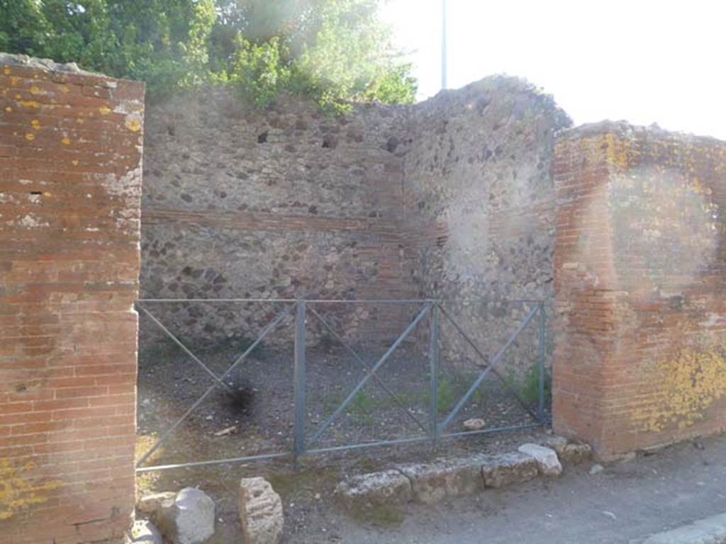 VI.17.7 Pompeii. May 2011. Looking towards north-west corner of shop. Photo courtesy of Michael Binns.