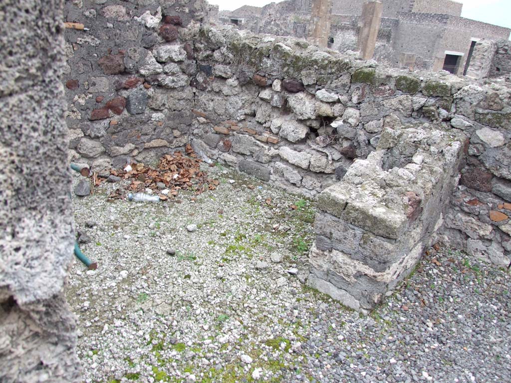 VI.17.13 Pompeii. December 2007. Cubiculum on south side of entrance, south wall.