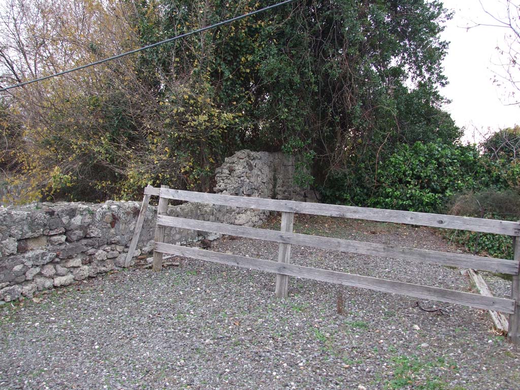 VI.17.13 Pompeii. December 2007. Looking south-west across atrium.
