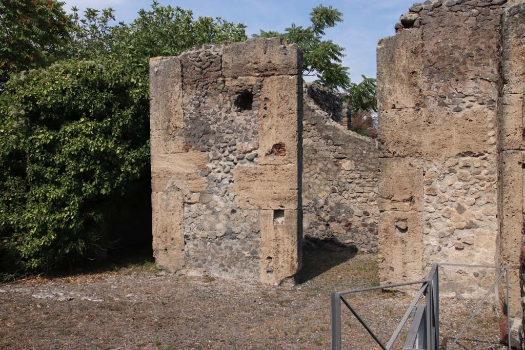 VI.17.13 Pompeii. September 2021. Doorways to two rooms on north side of atrium. Photo courtesy of Klaus Heese.