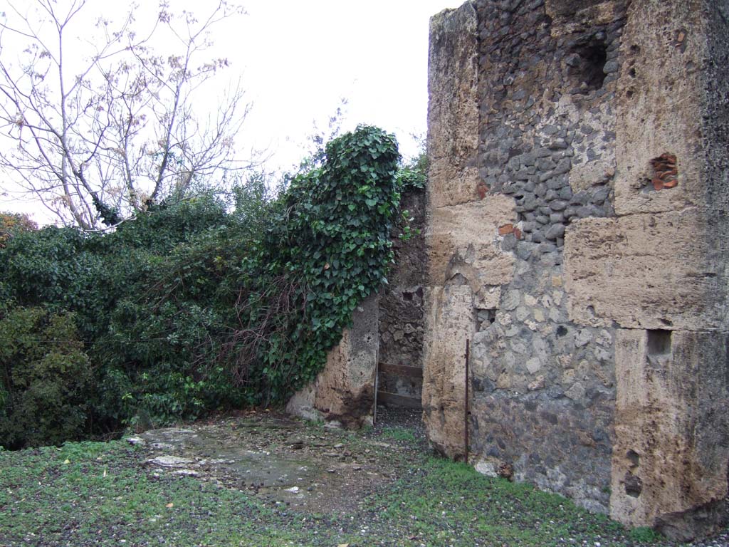 VI.17.13 Pompeii. December 2005. Second room on north side of atrium.
