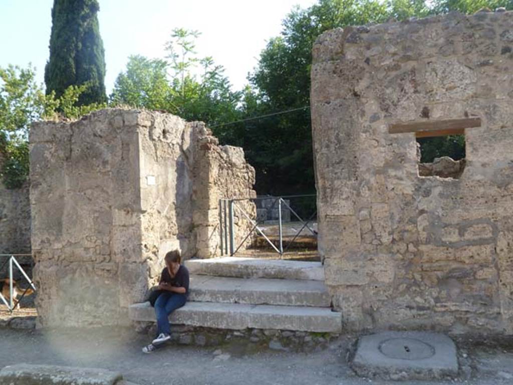VI.17.17 Pompeii. May 2011. Looking west towards steps on Via Consolare, leading to vestibule.