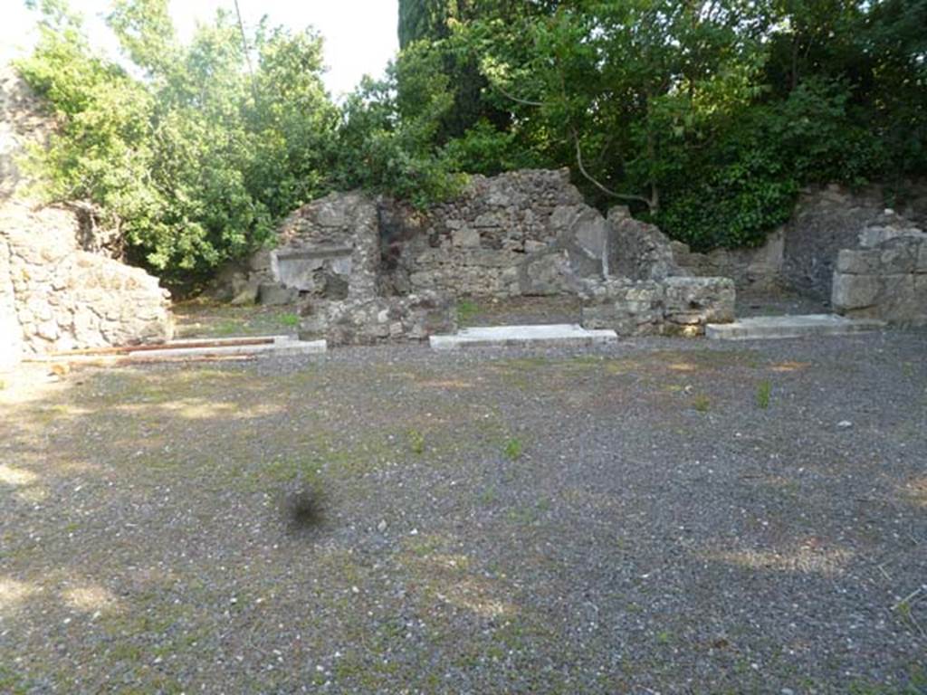 VI.17.17 Pompeii. May 2011. Doorways to cubicula on south side of atrium.