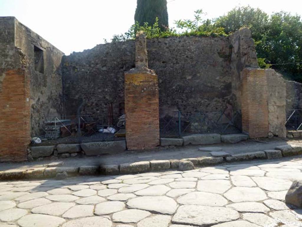VI.17.20/19 Pompeii. May 2011. Looking west to VI.17.19, on right, on Via Consolare. 
Photo courtesy of Michael Binns. According to Fiorelli � the dwelling at VI.17.23/25 had six shops attached to it, along the Via Consolare.
