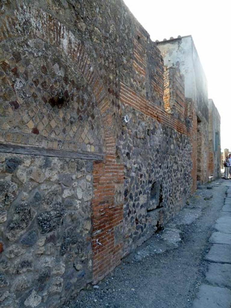 VI.17.29 Pompeii. May 2011. Looking north along front fa�ade on Via Consolare. Photo courtesy of Michael Binns.
