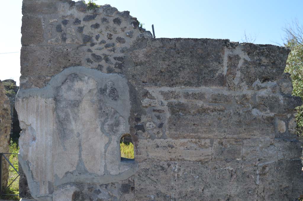 VI.17.32 Pompeii. March 2019. Looking west to front fa�ade on north side of entrance doorway.
Foto Taylor Lauritsen, ERC Grant 681269 D�COR.

