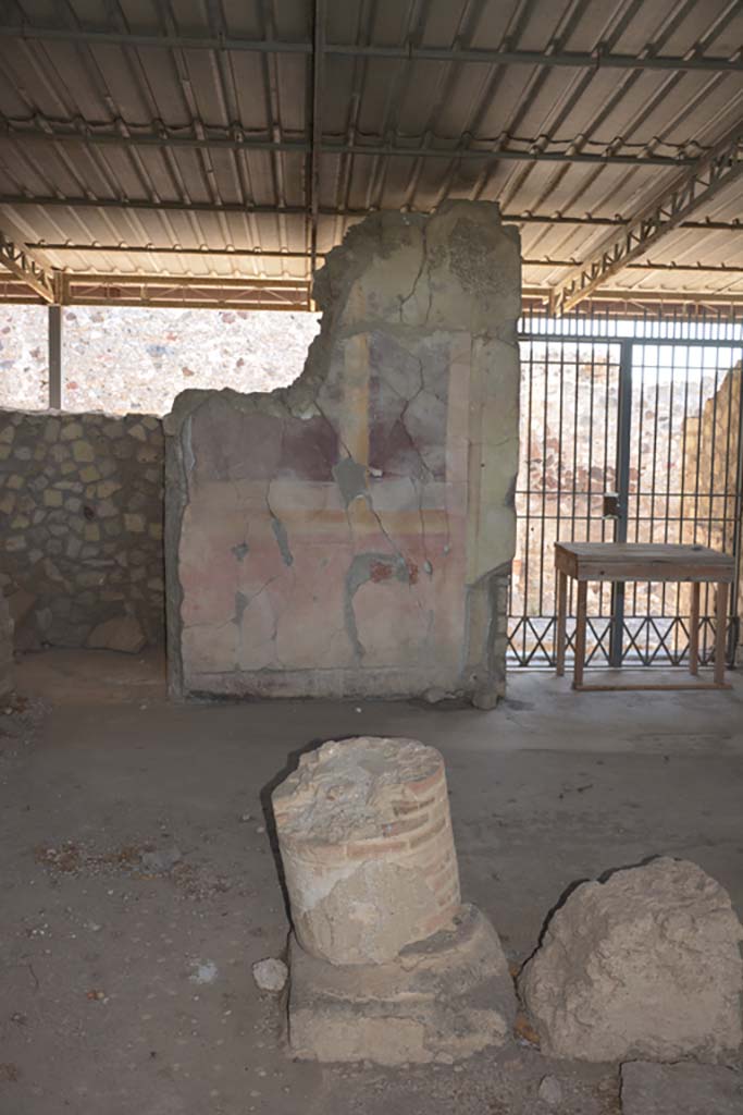 VI.17.41 Pompeii. September 2019. 
Looking east across atrium towards north side of entrance doorway.
Foto Annette Haug, ERC Grant 681269 D�COR.
