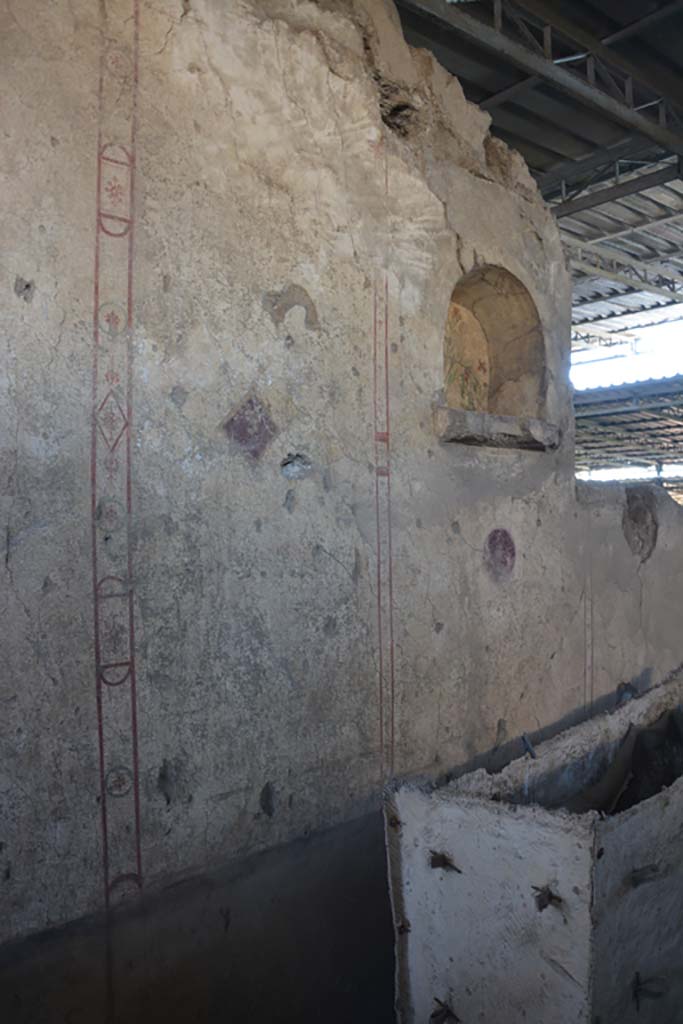 VI.17.41 Pompeii. September 2019. Looking west along south wall with niche.
Foto Annette Haug, ERC Grant 681269 D�COR.
