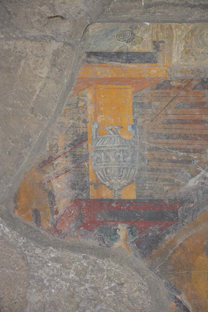 VI.17.41 Pompeii. September 2019. 
Cubiculum 17, detail of object on an Ionic shelf from upper north wall in north-east corner.
Foto Annette Haug, ERC Grant 681269 D�COR.
