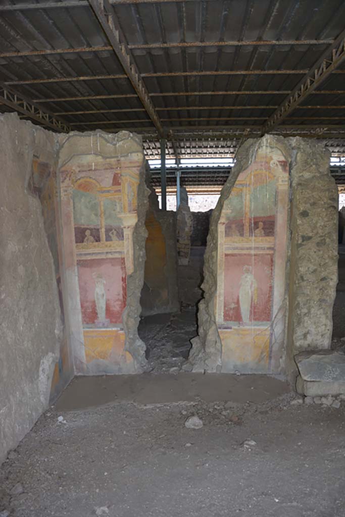 VI.17.41 Pompeii. September 2019. 
Looking towards east wall of small cubiculum on north side of tablinum, on right.
Foto Annette Haug, ERC Grant 681269 D�COR.
