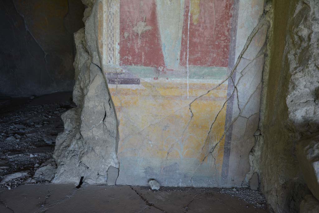 VI.17.41 Pompeii. September 2019. Cubiculum 17, detail of zoccolo on lower east wall at south end.
Foto Annette Haug, ERC Grant 681269 D�COR.
