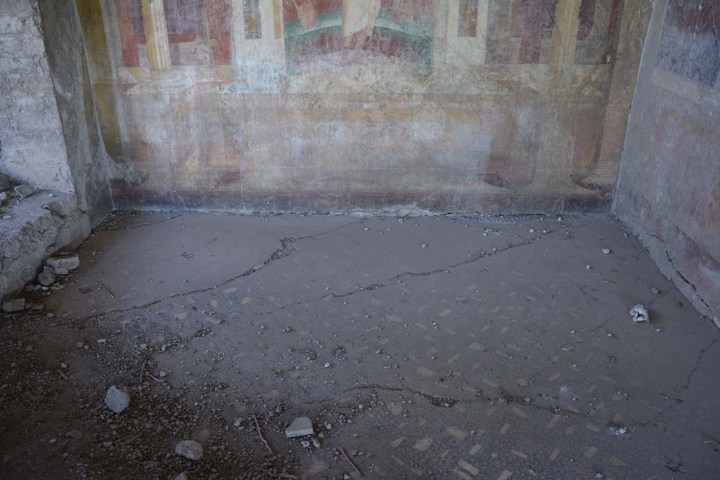 VI.17.41 Pompeii. September 2019. Looking north across flooring in exedra.
Foto Annette Haug, ERC Grant 681269 D�COR.

