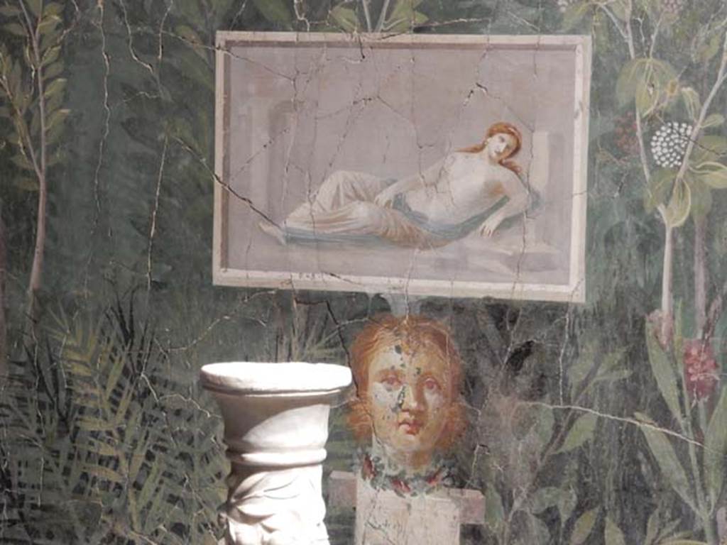 VI.17.42 Pompeii. May 2016. Oecus 32, detail from part of garden fresco from north wall. Photo courtesy of Buzz Ferebee.
