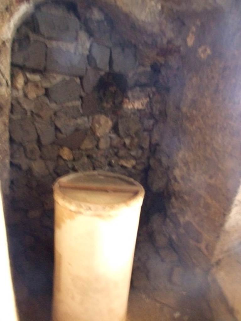 VI.17.42 Pompeii. March 2009. Kitchen 28, structure on south wall.