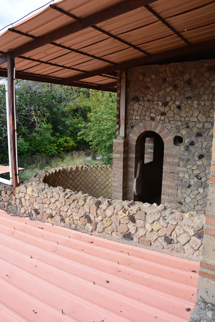 VI.17.42 Pompeii. October 2018.
Looking north-west from window in VII.16.22 towards caldarium (completely rebuilt) with doorway into tepidarium in north wall.
Foto Annette Haug, ERC Grant 681269 DÉCOR.