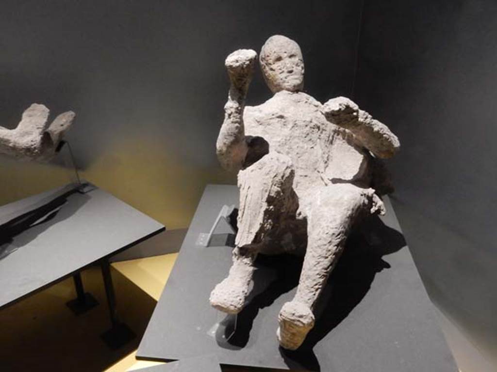 VI.17.42, Pompeii, May 2018. Plaster cast of man found in the corridor leading to the garden area.
Photo courtesy of Buzz Ferebee.