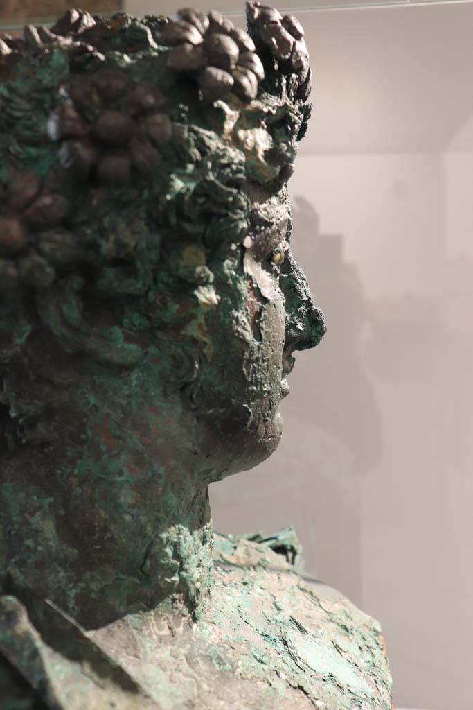 VI.17.42 Pompeii. February 2021.
Detail of bronze bust of Dionysus. Photo courtesy of Fabien Bièvre-Perrin (CC BY-NC-SA).
